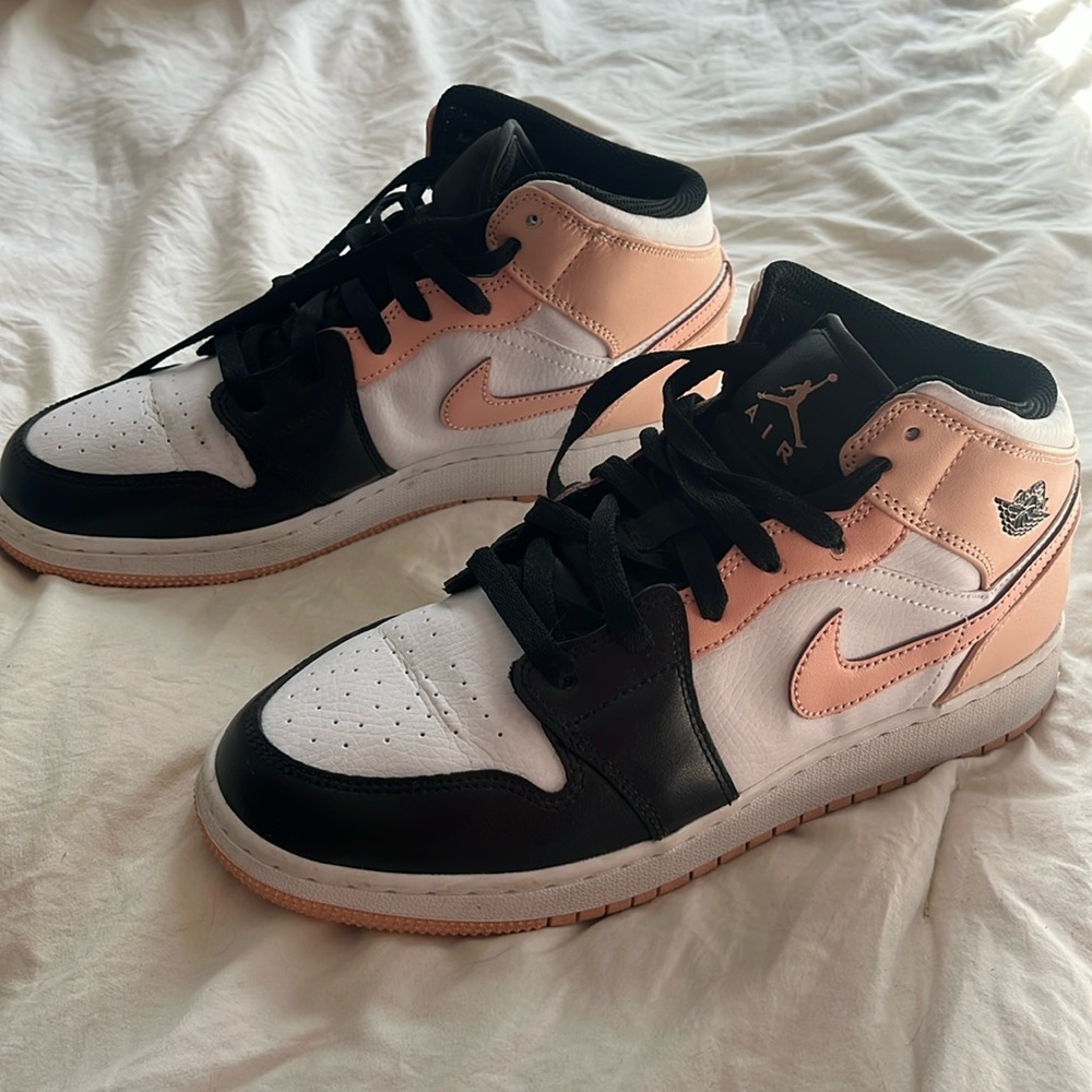 Crimson tint air Jordan mids 7Y
